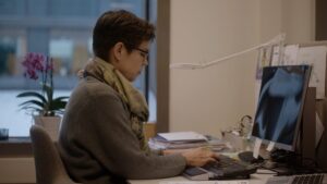 Woman at work in front of a computer.